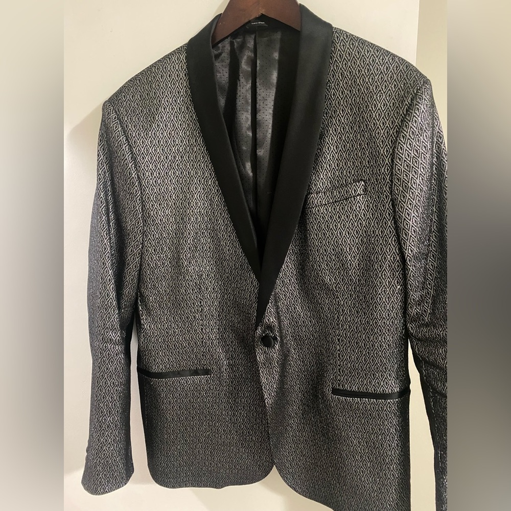 Men’s black and silver single button sport coat